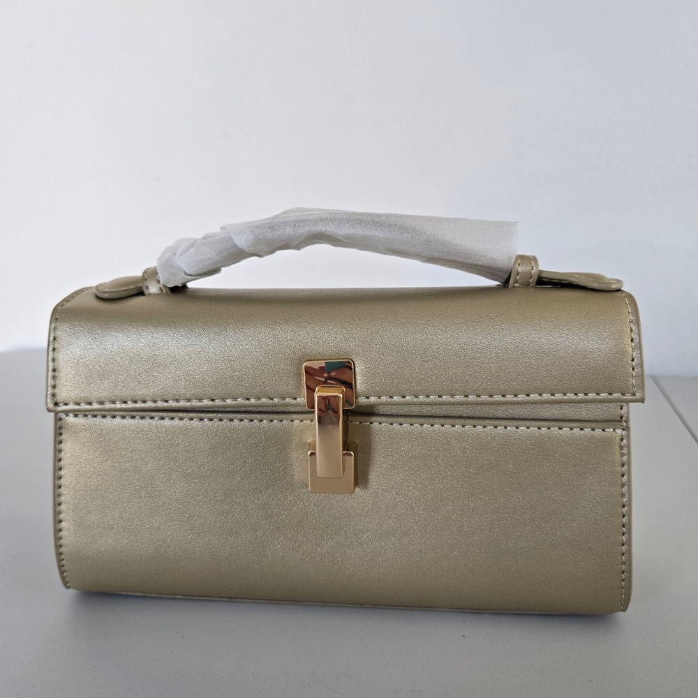 April Gold Top Handle Clutch Purse w/ Turn-Lock Closure – NWOT Style